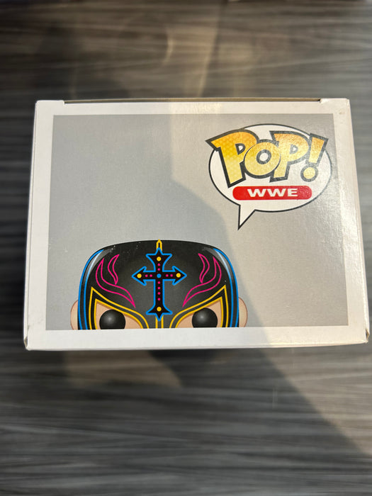Funko POP! WWE: Rey Mysterio (2014 Convention Exclusive)(Damaged Box) #06
