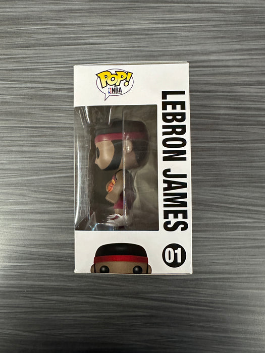 Funko POP! Sports: NBA - Lebron James (Cleveland)(Damaged Box) #01