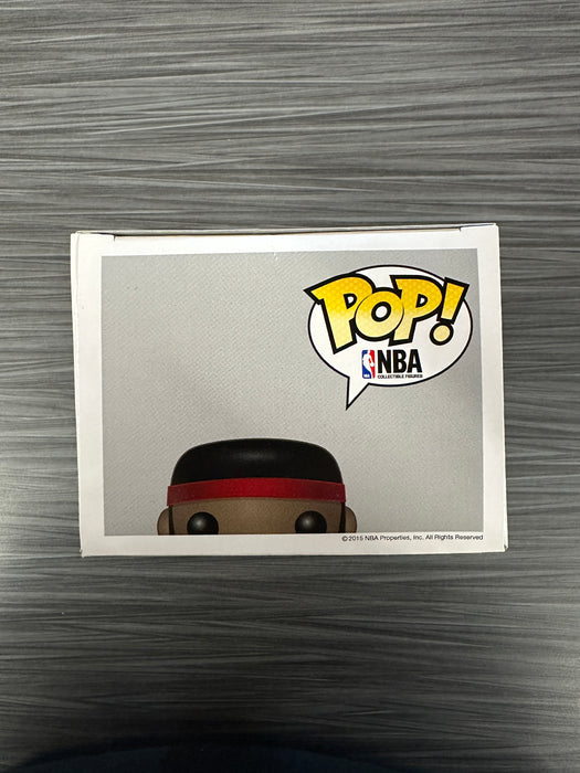 Funko POP! Sports: NBA - Lebron James (Cleveland)(Damaged Box) #01