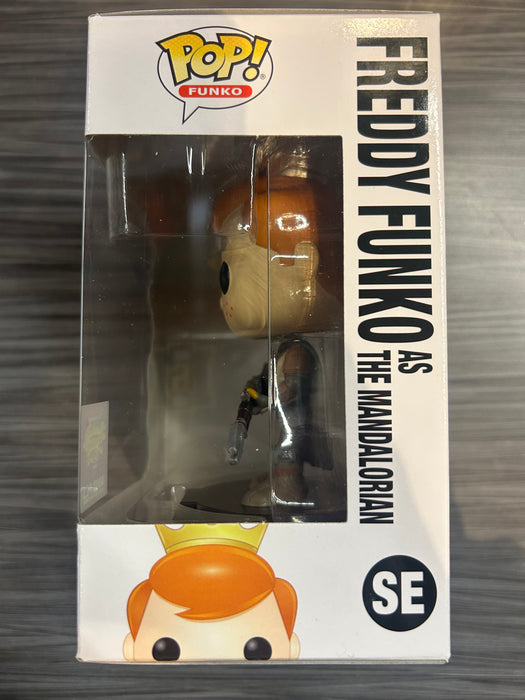 Funko POP! Freddy Funko As The Mandalorian (2022 Blacklight Battle)(4000 PCS)(Damaged Box) #SE