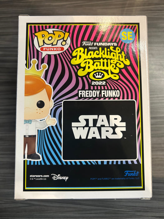 Funko POP! Freddy Funko As The Mandalorian (2022 Blacklight Battle)(4000 PCS)(Damaged Box) #SE