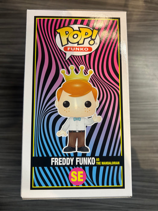 Funko POP! Freddy Funko As The Mandalorian (2022 Blacklight Battle)(4000 PCS)(Damaged Box) #SE