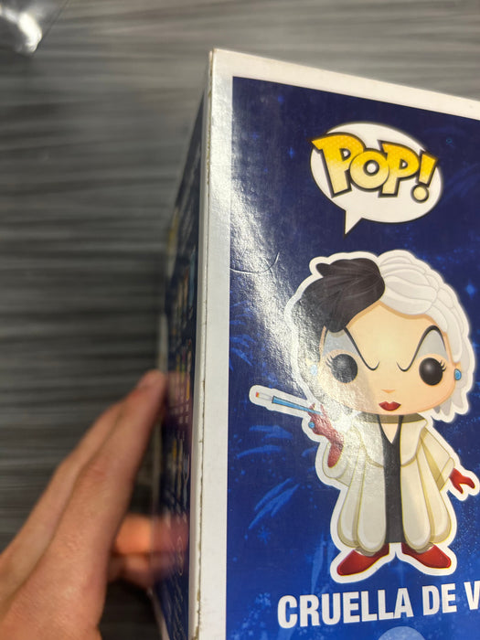 Funko POP! Disney Store: Cruella De Vil (Damaged Box*) #11