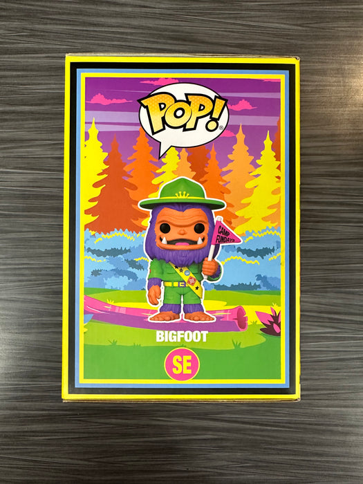 Funko POP! Camp Fundays: Bigfoot [Blacklight] (2023 Camp Fundays/850 PCS)(Damaged Box) #SE
