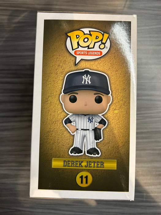 Funko POP! Sports Legends: NY - Derek Jeter (Funko)(CHASE)(Damaged Box) #11