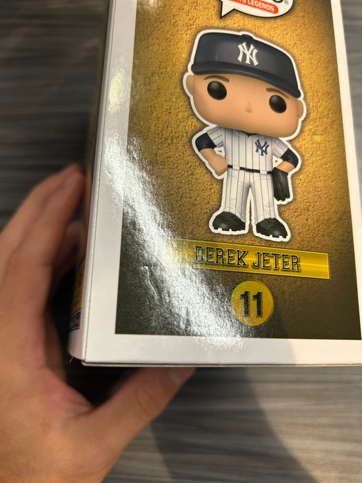 Funko POP! Sports Legends: NY - Derek Jeter (Funko)(CHASE)(Damaged Box) #11