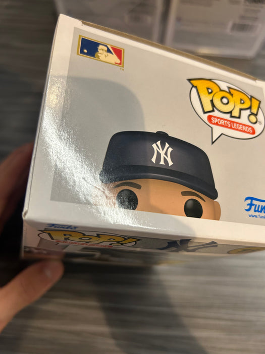 Funko POP! Sports Legends: NY - Derek Jeter (Funko)(CHASE)(Damaged Box) #11
