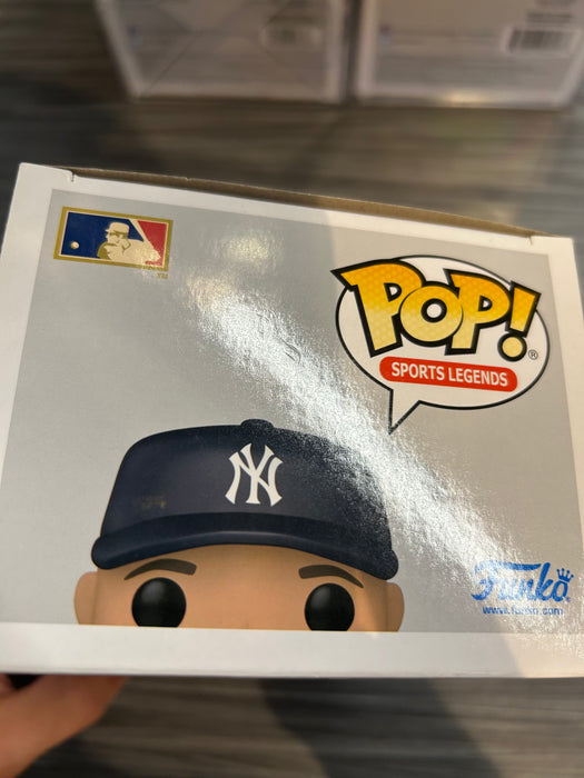 Funko POP! Sports Legends: NY - Derek Jeter (Funko)(CHASE)(Damaged Box) #11
