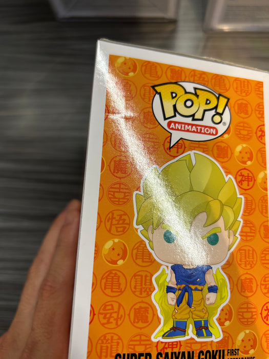 Funko POP! Animation: DragonBall Z - Super Saiyan Goku (First Appearance)(GiTD)(Go! Sticker)(Damaged Box*) #860